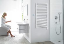Nebst den funktionalen Vorteilen ist ein Badheizkörper auch ein optisches Element in einem Bad, ob im Neubau oder in der Sanierung. Foto: zvg
