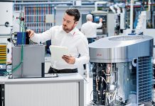 Blick in das innovative, systemorientierte Prüf-Labor mit mehreren Prüfständen von Elco in Hechingen. Foto: zvg