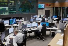 Blick in die Netzleitstelle von Swissgrid in Aarau, wo ein Team von sechs Mitarbeitern an 365 Tagen während 24 Stunden eine sichere Versorgung der Schweiz mit Strom gewährleistet. Foto: Swissgrid