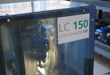 Am Fraunhofer ISE entwickelte leistungsfähige Wärmepumpe mit dem klimafreundlichen Kältemittel Propan für eine Aufstellung innerhalb des Hauses. Foto: Fraunhofer ISE