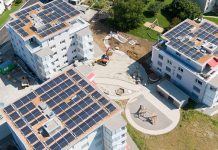 SEL steuert im Wohnraum Stegen in Wetzikon das intelligente Quartiernetz, das die drei Gebäude, drei Wärmepumpen, sechs Ladestateionen und 40 Wohnungen miteinander verbindet. Foto: zvg