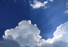 Smart bleiben dank Luftmonitoring. Foto: Sam Schooler / Unsplash