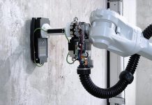 Robotik-System im Einsatz Das Schindler Roboter-Installationssystem für Aufzüge (Schindler R.I.S.E) ist das weltweit erste selbstkletternde, autonome Robotik-System, das Installationsarbeiten in einem Aufzugsschacht durchführen kann. Foto: Schindler Management AG