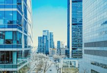 Belimo erweitert Sensorangebot Dsa Square-Vicotria Viertel in Montreal. Foto: Michael Descharles/Unsplash