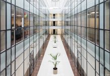 Smartphone-Navigation für Gebäude. Foto: Mikhail Derecha/Unsplash