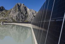 Erfolgreiches Jahr 2020 für ewz erste hochalpine Solar-Grossanlage an der ewz-Albigna-Staumauer. Blick Richtung Fiamma und Wärterhaus. Foto: ewz