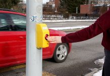 Die Wahrscheinlichkeit, dass an diesem Knopf ausreichend Viren «kleben», um sich - vor dem nächsten Händewaschen - damit anzustecken, ist sehr klein. Foto: Eawag/Andri Bryner