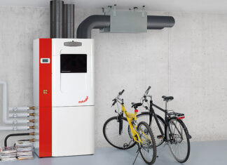 Die neue Zehnder ComfoBox vom Schweizer Raumklimaspezialisten Zehnder vereint Sole-Wasser-Wärmepumpe und Lüftungsgerät in einer kompakten Energiezentrale. Dadurch wird die gesamte Haustechnik für eine Wohneinheit abgedeckt. Foto: Zehnder Group Schweiz AG