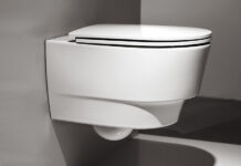 Kreislauffähige Toilette ausgezeichnet Gewinner beim Design Preis Schweiz 2021: Das Urin-Trenn-WC save! von Laufen wurde für sein nachhaltiges, zukunftsweisendes Design prämiert. Foto: Laufen
