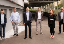 Die Malpur Gebäudetechnik AG und die Hälg & Co. AG gehen gemeinsam in die Zukunft. Im Bild sind Cyrill Rohner, Alexander Klauser, Boris Bischoff, Stefan Münger, Verena Wissekerke und René Meier (v. l. n. r.). Foto: zvg