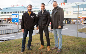 Thomas Möckel von Möckel + Günter Elektro AG sowie Roland Wermelinger und Thomas Abegg (von links) von CKW.