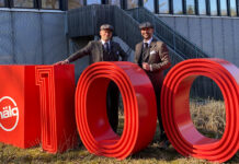 Marcel und Roger Baumer feiern zusammen mit der ganzen Belegschaft das 100-Jahr-Jubiläum der Hälg Group.
