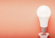 Stromsparpotenzial mit LED Bei der Art der Leuchtmittel hat sich LED mittlerweile zum Standard in der Beleuchtung entwickelt. Foto: Adobe Stock