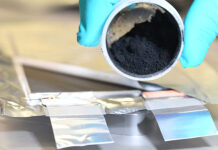 Elektroden von Lithium-Ionen-Batterien werden durch das Verbinden von Pulvern hergestellt. Foto: INM