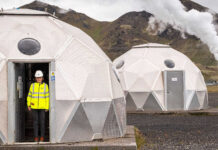 Das in der Schweiz abgeschiedene und verflüssigte Kohlendioxid wird vom geothermischen Kraftwerk in Hellisheiði, Island, in den Untergrund verpresst, um dort in den bestehenden Bohrlöchern dauerhaft mineralisiert zu werden. Foto: Carbfix