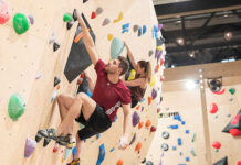 Die Boulderhalle Dübendorf ist ein Treffpunkt von kletterbegeisterten Menschen jeder Altersklasse. Auf 800 m2 gibt es eine Vielfalt an Boulderwänden und Kletterrouten. Foto: Zehnder Group Schweiz AG