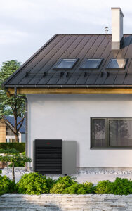 Die Hersteller von Wärmepumpen arbeiten auf Hochtouren an der Anpassung der notwendigen Komponenten. Foto: Elco