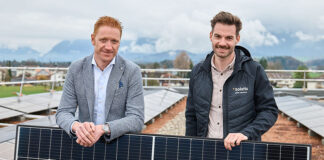 Frédéric Palli (Leiter PV der BKW Building Solutions, links) und Roman Grabherr (Geschäftsführer Solstis Deutschschweiz). Foto: BKW