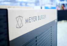 Stapelweise Hochleistungsmodule. Foto: Meyer Burger