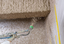 Werkseitig vorgemischter, mineralischer Isolierleichtputz auf Basis von Gips, Vermiculit und spezifischen Zusatzstoffen wie Haftvermittler und Luftporenbildner. Foto: Romeo Basler/Rigips AG