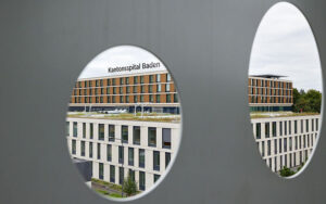Im Jahr 2023 wurden im Kantonsspital Baden rund 22‘000 Patienten stationär behandelt und über 340‘000 ambulante Konsultationen vorgenommen. Foto: zvg