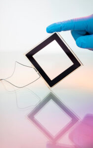 Gedruckte Solarzellen von «Perovskia Solar»: Die massgefertigten Solarzellen des Spin-offs lassen sich in fast alle elektronische Geräte und Sensoren integrieren. Foto: Perovskia Solar