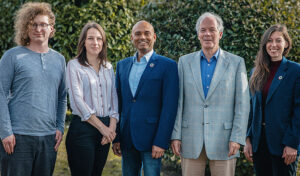Das Team von «Perovskia Solar», von links nach rechts: Ingenieur Demar Künzle, Materialwissenschaftlerin Pauline Boillat, CEO und Mitgründer Anand Verma, CTO und Mitgründer Tobias Meyer und Gründungsmitglied Jessica Girard. Foto: Perovskia Solar