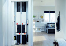 Ob senkrecht an der Wand, horizontal an der Decke, im Schrank oder in der Abstellkammer – die kompakte Einheit aus Wohnungslüftungsbox Zehnder ComfoVar Aero und deren Schalldämpfer Zehnder ComfoSilence CVA findet in jedem Appartement Platz. Foto: Zehnder Group Schweiz AG