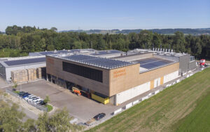 Eine Tonne Pflanzenkohle speichert etwa drei Tonnen CO2 – Bioenergie Frau- enfeld produziert rund 3500 Tonnen Kohle pro Jahr. Foto: zvg