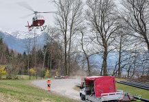Die Fernwärmerohre wurden mit dem Helikopter angeliefert. Foto: Brugg Pipes