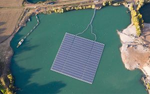 Die Floating-PV-Anlage in Leimersheim seit Mai 2021 in Betrieb. Foto: Erdgas Südwest GmbH