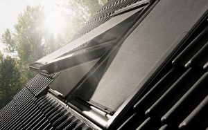 Die Hitzeschutz- und Sonnenschutz-Markisen stellen eine interessante Alternative für die heissen und hellen Sommermonate dar. Foto: Velux