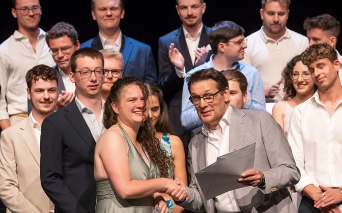 Seraina Meili (mit Raphaël Patric Gremaud), Preis der EQUANS SA, für eine hervorragende Bachelor-Thesis im Studiengang Gebäudetechnik - Energie.