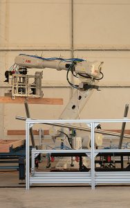 ABB und das US-Bauunternehmen Cosmic Buildings sind eine Partnerschaft eingegangen. Die roboter- und KI-gestützten Mikrofabrik verkürzt Bauzeiten um bis zu 70 Prozent und senkt die Gesamtbaukosten im Vergleich zu herkömmlichen Methoden um rund 30 Prozent. Foto: ABB