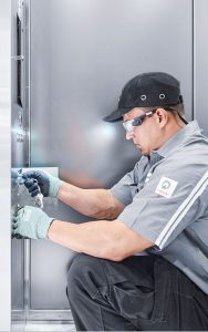 Jeder Aufzug wird über das Schindler Technical Operations Center (TOC) in Medellín rund um die Uhr fernüberwacht werden. Foto: Schindler