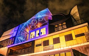 Der neue DroneHub im NEST in Dübendorf – eine Voliere für die Flugroboter. Foto: Marion Nitsch / Lunax