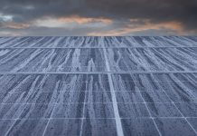 Mit dem Hail Resiliency Curve (HRC) Test überprüfen die Experten von VDE Americas und RETC die Widerstandsfähigkeit von Solarmodulen unter realen Hagelbedingungen. Foto: AdobeStock