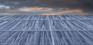 Mit dem Hail Resiliency Curve (HRC) Test überprüfen die Experten von VDE Americas und RETC die Widerstandsfähigkeit von Solarmodulen unter realen Hagelbedingungen. Foto: AdobeStock