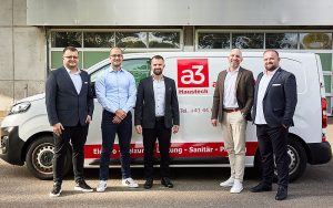 V.l.n.r.: Valdrin Aliti (Vorsitzender der Geschäftsleitung a3 Haustech AG), Andreas Weiss (CFO InstallerGroup Schweiz), Flurim Aliti (Mitglied der Geschäftsleitung a3 Haustech AG), Boris Bischoff (CEO InstallerGroup Schweiz), Korab Haliti (Mitglied der Geschäftsleitung a3 Haustech AG). Foto: InstallerGroup
