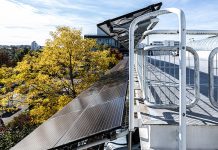 Solarpaneele am Parkhaus des Fraunhofer-Institutszentrums in Stuttgart. Quelle: Fraunhofer IPA/Foto: Rainer Bez