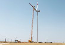 Montage von Rotorblättern im Windpark Cerignola in Italien. Foto: BKW