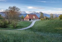 Sensibel saniertes Wohn- und Ökonomiegebäude, ausgehend vom Bestand. Quelle: Roman Hutter Architektur, Foto: Markus Käch