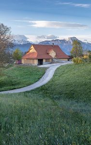 Sensibel saniertes Wohn- und Ökonomiegebäude, ausgehend vom Bestand. Quelle: Roman Hutter Architektur, Foto: Markus Käch