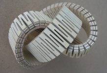 Holzpreis Schweiz - Prix Lignum 2009: Hauptpreis Region Nord. Einschnittverfahren 'Dukta' zur dreidimensionalen Verformung von Holzwerkstoffplatten. Idee, Konzept, Gestaltung: Serge Lunin, Christian Kuhn, Zürich. Foto: Serge Lunin, Christian Kuhn, Zürich/Holzpreis Schweiz - Prix Lignum 2009