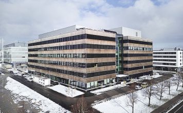 Neues Diagnostik- und Innovationszentrums in Penzberg: Auf 35'000 m2 verteilt auf sieben Stockwerke trifft Hightech-Forschung auf nachhaltige Bauweise – ein 300 Millionen Euro-Investment in den Standort Deutschland. Foto: Philip Kottlorz