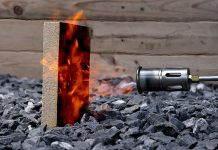 Das neue Material bietet hervorragenden Brandschutz. Foto: Maximilian Ritter / aus R Kürsteiner et al. Chem Circularity 2026, CC BY 4.0