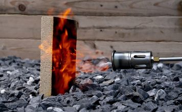 Das neue Material bietet hervorragenden Brandschutz. Foto: Maximilian Ritter / aus R Kürsteiner et al. Chem Circularity 2026, CC BY 4.0