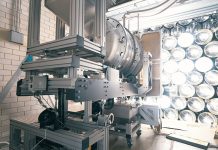 In der mehrmonatigen Testkampagne wurden insgesamt 25 Bestrahlungstests bei Leistungen bis zu 65 Kilowatt durchgeführt. Dies stellt die bisher grösste solare Kalzinierungsanlage dar. Foto: DLR (CC BY-NC-ND 3.0)