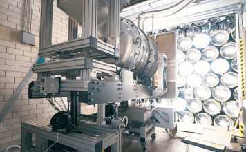 In der mehrmonatigen Testkampagne wurden insgesamt 25 Bestrahlungstests bei Leistungen bis zu 65 Kilowatt durchgeführt. Dies stellt die bisher grösste solare Kalzinierungsanlage dar. Foto: DLR (CC BY-NC-ND 3.0)