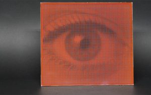 Auch eine individuelle Gestaltung von PV-Anlagen, zum Beispiel mit Schriftzügen oder Mustern, macht ShadeCut möglich. Foto: Fraunhofer ISE/Marco Ernst